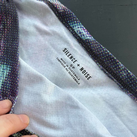 Silence + Noise Women Purple One Shoulder Streetwear City Graphic Crop Top Sz S - Picture 4 of 4